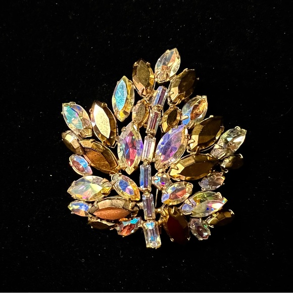 Dazzling Vintage Regency Signed Aurora Borealis & Gold Rhinestone Leaf Brooch - Picture 3 of 4